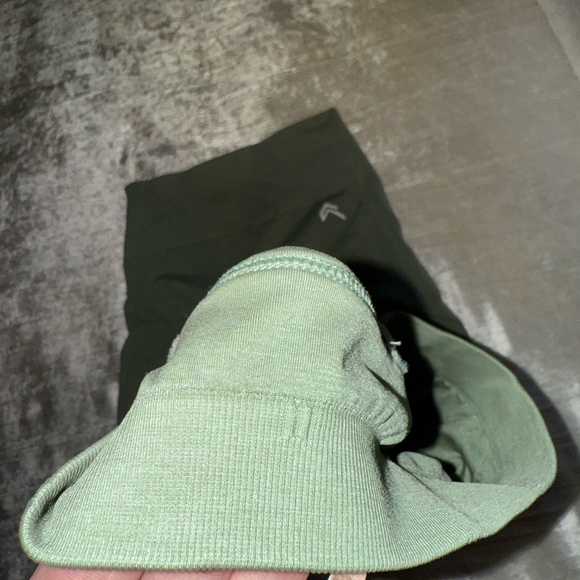 Oner Active Sage Green Effortless Cycling Shorts and Strappy Bralette (S) - Picture 10 of 11